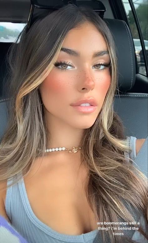 Madison Beer Hair, Brown Hair Inspo, Brunette Hair With Highlights, Hair Light, Brown Hair With Blonde Highlights, Brown Hair Balayage, Brown Blonde Hair, Hair Inspiration Color, Hair Inspo Color