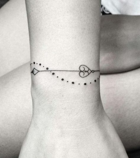 Armband Tattoos, Free Tattoo Designs, Arrow Tattoo, Tattoo Bracelet, Cute Tattoos For Women, Tattoo Feminina, Trendy Tattoos, Foot Tattoos, Tattoo Tattoo