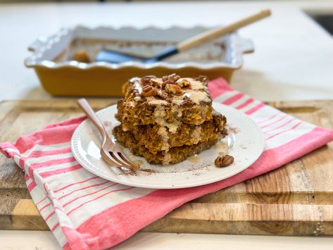 Cinnamon Roll Oatmeal Bake - Joy Bauer Cinnamon Roll Oatmeal Bake Joy Bauer, Joy Bauer Cinnamon Roll Oatmeal Bake, Cinnamon Roll Oatmeal, Autumnal Inspiration, Joy Bauer Recipes, Lite Recipes, Healthy Bakes, Blueberry Oatmeal Bake, Lighter Recipes