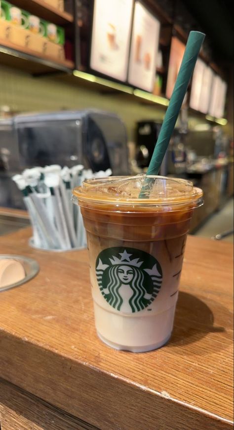 sugarfree icedcaramelmacchiato starbucks Banana Bread Starbucks, Starbucks Hot Drinks, Coffee Starbucks Drinks, Starbucks Snapchat, Starbucks Caramel Drinks, Starbucks Calories, Coffee Captions Instagram, Caramel Macchiato Starbucks, Sweet Coffee Drinks