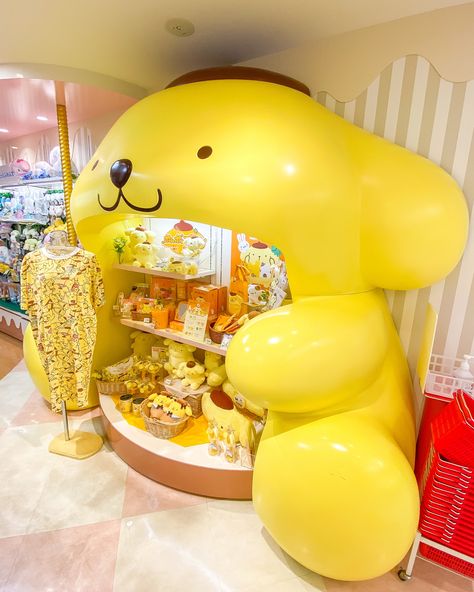 🍮✨ It's a Pompompurin overload! 😱💛 We're definitely putting everything in our shopping basket. 🧺️ #pompompurin #sanrio #pompompurinplushie #blippo #kawaii #cuteness #supercute #superkawaii #kawaiistuff Pompompurin Hairstyle, Pompompurin Headband, Pompompurin Furniture, Pompompurin Collection, Pompompurin Bedroom, Pompompurin Room, Pompompurin Stuff, Pompompurin Cute, Pom Pom Clothes