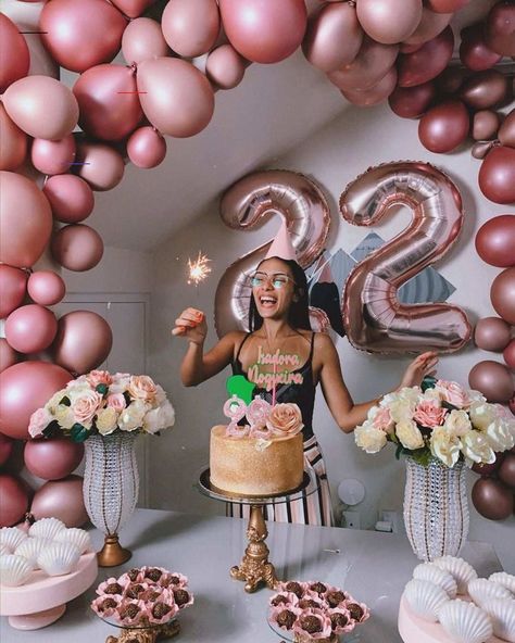 22 Birthday Decorations, 25th Birthday Ideas, 25th Birthday Ideas For Her, 21st Birthday Girl, Birthday Photoshoot Ideas, 18th Birthday Decorations, 21st Bday Ideas, 21st Birthday Decorations, Birthday Ideas For Her