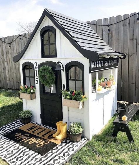 ♔ Maisons de Jeux ♔ Play Houses Backyard Kids Play Area, Diy Playhouse, Backyard Playhouse, Playhouse Outdoor, Wooden Playhouse, Farmhouse Inspiration, Beautiful Farm, Backyard Play, Backyard Playground