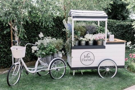 Farm Market Ideas, Palm Springs Vintage, Flower Shop Design, Cut Flower Farm, Porch Flowers, Flower Truck, Event Props, French Flowers, Flower Cart