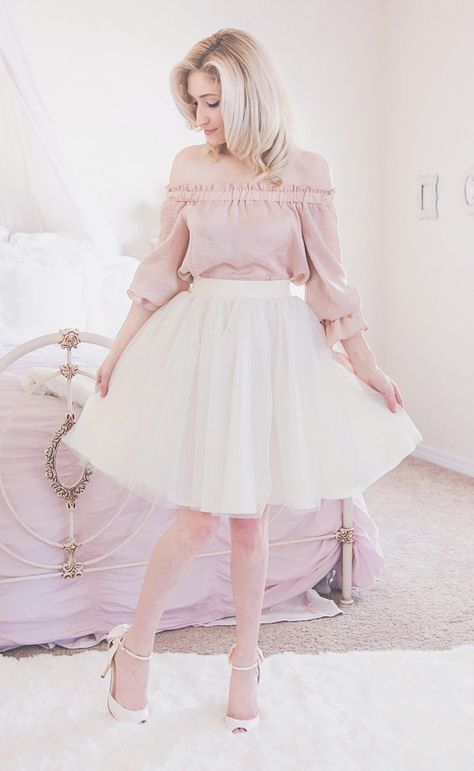 Outfit Planning Tips Feminine Skirts, Paris Mood, Princess Life, Square Dance Dresses, Outfit Planning, Princess Vibes, Feminine Outfits, Pink Clothes, Look Rose