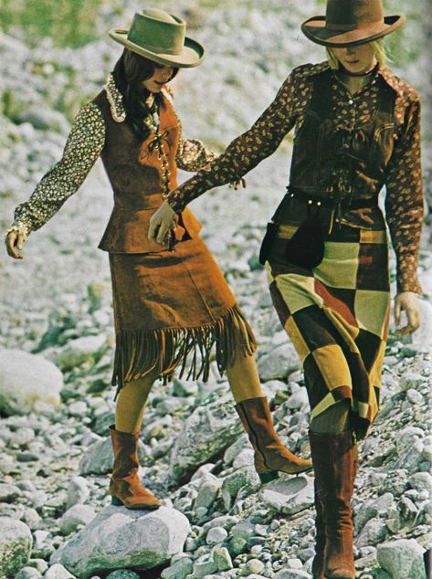 1970s Western Fashion, 70s Western Fashion, Retro Shoot, Western Inspired Outfits, Vintage Fashion 70s, Just Seventeen, 70s Western, 70s Look, 60s And 70s Fashion