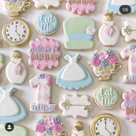 Tea Party Cookies, Alice In Wonderland Tea Party Birthday, Onederland Birthday Party, Alice In Wonderland Cakes, Royal Iced Cookies, Crazy Cookies, Disney Cookies, Alice In Wonderland Birthday, Tea Party Theme