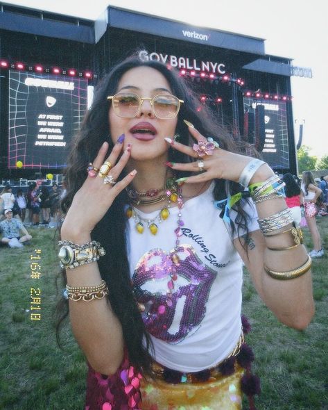 Berenice | NYC Fashion Maximalist | Yes, I wore heels to a festival lol✨😌 | Instagram Festival Outfit Accessories, Funky Festival Outfits, Colorful Maximalist Outfit, Colorful Concert Outfit, Rave Outfits Aesthetic, Benulus Fashion, Fashion Maximalist, Festival Moodboard, Festival Editorial