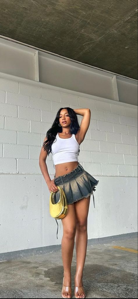 Mini Ruffle Skirt Outfit, Y2k Denim Skirt Outfit, Denim Skirt Outfit Black Women, Mini Skirt Outfit Black Women, Y2k Mini Skirt Outfit, Skirt Outfit Black Women, Ruffle Skirt Outfit, Outfit Inspo Y2k, Denim Mini Skirt Y2k