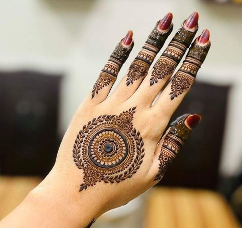 Ghevar Mehndi Designs, Mehandi Designs Latest, Mandala Mehendi, Simple Henna Art, Mehndi Mandala, Latest Mehndi Designs Wedding, Eid Mehndi Design, Simple Mehendi, Modern Mehndi