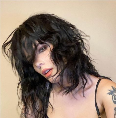 Halsey Hair, My Fair Lady, Amy Winehouse, Halsey, Perfect Woman, Beauty Women, Black Hair, Taylor Swift, Makeup Looks