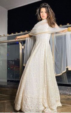 Gown Dress Indian, Wedding Wear Women, Reka Bentuk Blaus, Georgette Kaftan, Gowns Dresses Indian, Kaftan Gown, Designer Anarkali Dresses, Pakistani Clothes, Anarkali Dress Pattern