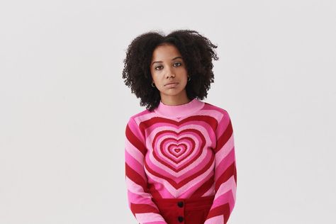 Long sleeve knitted jumper Fitted style Mock turtleneck Trippy heart pattern Lazy Oaf printed back neck tape. SIZE & FIT Available in XS - XXL Ikeda wears S - she is 5'8" and UK 8 MADE OF 100% Cotton Super soft LOOK AFTER ME Cool hand wash Sam Fraser, Outfit Ideas August, Women's Street Style, Comfy Outfit, Cozy Knit Sweater, Knit Bottom, Chic Blouses, Heart Sweater