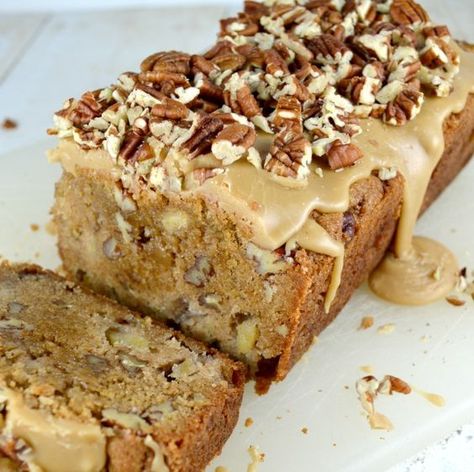 Apple Pecan Bread with Pecan Praline Glaze by Gonna Want Seconds Apple Pecan Bread, Praline Glaze, Pudding Ideas, Apple Baking, Pecan Bread, Yeast Free Breads, Apple Bread Recipe, Bread Pudding With Apples, Pecan Praline