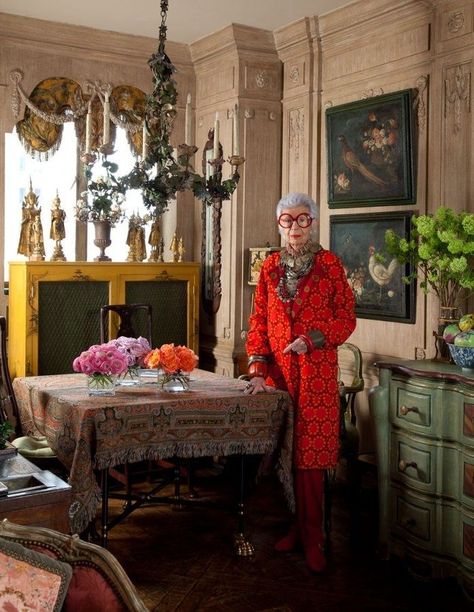 Iris Apfel Young, Fall Fashion Skirts, European Home Decor, Interiors Magazine, Advanced Style, Old Woman, World Of Interiors, Celebrity Houses, Eclectic Style