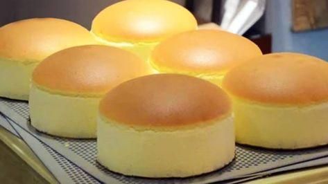 Japanese Fluffy Cake Recipe, Japanese Fluffy Cake, Fluffy Cake Recipe, Japanese Jiggly Cheesecake Recipe, Jiggly Cake, Dolci Romagnoli, Jiggly Cheesecake, Japanese Cotton Cheesecake, Fluffy Cheesecake