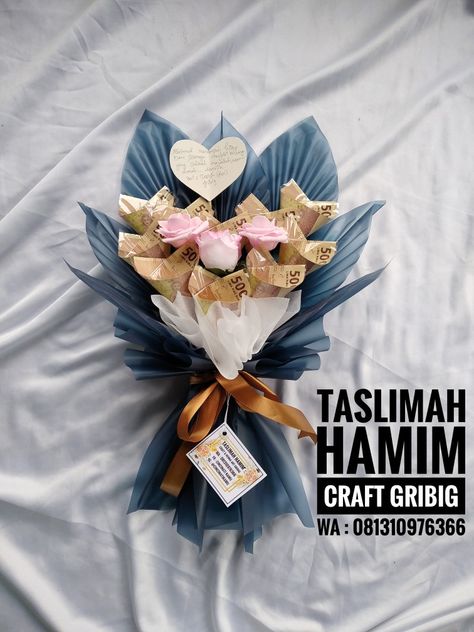 Bucket Uang Wisuda, Bucket Uang 5 Ribu, Gift Wisuda Unik, Money Buket, Bucket Uang, Money Bouquets, Paper Rose Craft, Milk Carton Crafts, Bucket Gifts