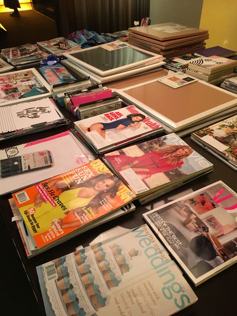 Vision board party Nye Vision Board Party, Vision Board Event Ideas, Mood Board Party, Vision Board Party Ideas, Party Set Up Ideas, Party Vision Board, Board Night, Vision Board Workshop, Set Up Ideas