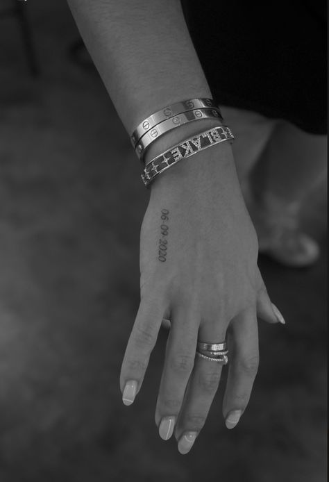 Hand Date Tattoos, Date On Hand Tattoo, Girlfriends Name Tattoo Ideas, Wedding Date Tattoo, Wedding Date Tattoos, Date Tattoo, Date Tattoos, Tattoo Hand, Wedding Date