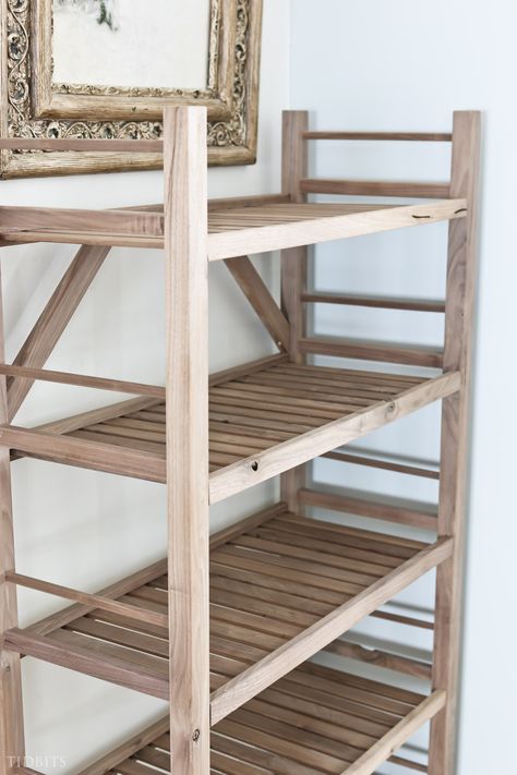 Diy Bakers Rack How To Build, Baking Stand Ideas, Diy Bakery Cart, Diy Bakers Rack, Wooden Bakers Rack, Wood Bakers Rack, Bread Stand, Micro Bakery, Cottage Bakery