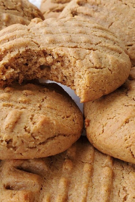 Peanut Butter Cookies Whole Wheat Flour, Whole Wheat Biscuits Healthy, Cookies Using Whole Wheat Flour, Whole Wheat Cookies Recipes, Einkorn Peanut Butter Cookies, Whole Wheat Peanut Butter Cookies, Whole Wheat Baked Goods, Desserts Made With Whole Wheat Flour, Whole Wheat Cookies Healthy