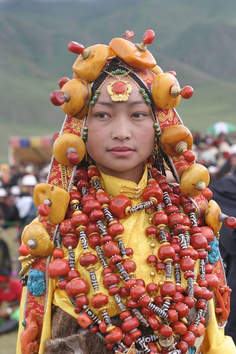 khampa tibetan princess (5 of 9) | BetterWorld2010 | Flickr Tribes Of The World, Tibetan Jewelry, We Are The World, Traditional Costume, Traditional Fashion, Folk Costume, World Cultures, People Of The World, 인물 사진