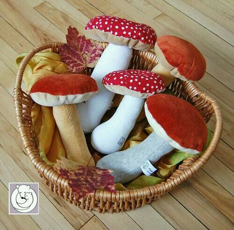 Mushroom Basket, Waldorf Nature Table, Mushroom Crafts, Nature Table, Felt Food, Soft Sculpture, Felt Toys, Felting Projects, Diy Toys