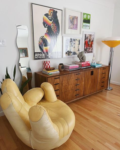 AIGDhome on Instagram: “If your workday was as ridiculous as mine was, here to say it’s going to be OK 👌���🏾” Eclectic Home Office, Space Age Interior, Squiggle Mirror, Hand Chair, Chair Mid Century, Mid Century Credenza, Apartment Storage, Chair Makeover, Room Redo