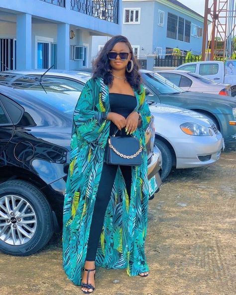 Flower Material Gown Styles, Chiffon Two Piece, Materials Gown Style, Look Kimono, Kimono Styles, Kaftan Styles, Kimono Kaftan, Stylish Naija, Look Sophisticated