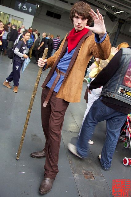 Merlin #cosplay | WLFCC 2013 I want this outfit! Fandom Costumes, Merlin Costume, Merlin Cosplay, Geek Costume, Raven Cosplay, Merlin Bbc, Nerd Outfits, Merlin Fandom, Plus Size Halloween Costume