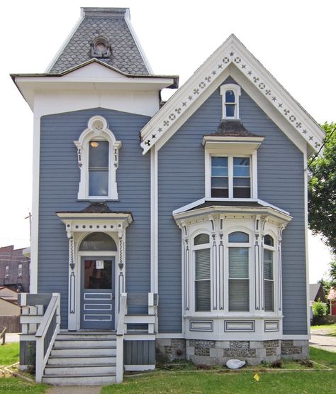 Dave's Victorian House Site - New York Gallery New York Gallery, Old Victorian Homes, Hudson River School, Victorian Houses, Victorian Architecture, Victorian House, Capitol Building, Architecture Old, Flat Roof