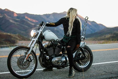 Nine T Bmw, Motorcycle Tattoos, Scrambler Motorcycle, Chopper Motorcycle, Lady Riders, Bobber Motorcycle, Motorcycle Art, Biker Chick, Motorcycle Harley