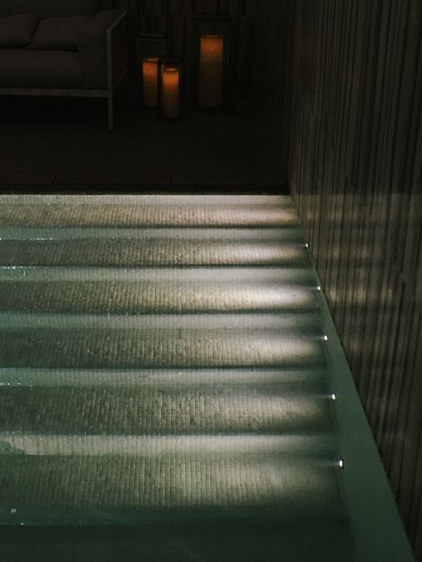 underwater step light Indoor Pool Lighting, Hardscape Lighting, Swimming Pool Steps, Underwater Pool Light, Stairs Lighting, Pool Lighting, Amazing Swimming Pools, Outdoor Lighting Design, Spa Lighting