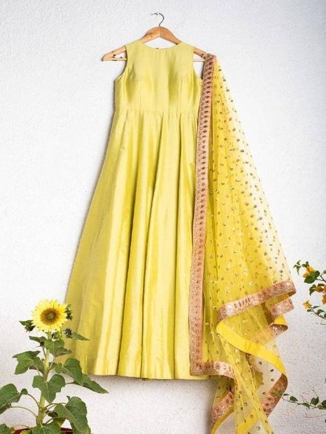 Check out this item in my Etsy shop https://www.etsy.com/in-en/listing/1484643255/lemon-yellow-anarka-anarkali-gown-hindu Yellow Anarkali, Green Anarkali, Green Dupatta, Anarkali Dress Pattern, Traditional Indian Dress, Anarkali Gown, Indian Gowns, Dupatta Set, Ethnic Outfits