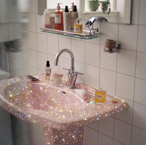 #gisou#neginmirsalehi#fouressentials#sparkles#glitter#bathroomdesign#digitalpainting#tumblr#fashion#style#art#shiny#shine#girlsstuff Shining Aesthetic, Rhinestone Outfits, Glitter Collage, Rhinestone Outfit, Glitter Aesthetic, Glitter Photography, Visual Journals, Crazy Diamond, Beauty Branding