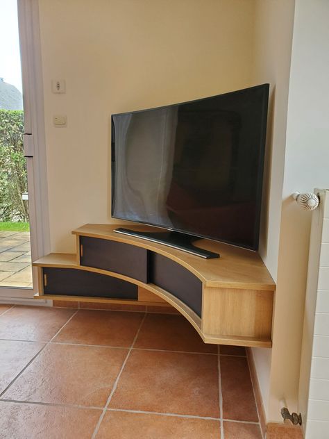 Corner Unit Living Room, Tv In Corner Of Living Room, Corner Tv Ideas, Tv Cabinet Designs, Corner Tv Cabinets, Ruang Tv, Tv Unit Furniture Design, Corner Tv Unit, Tv Stand Designs