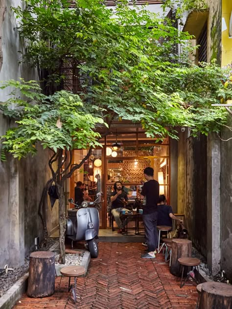 Original Coffee Shop, Small Space Cafe, Cottagecore Cafe, Tiny Cafe, Coffee House Design, Cafe Idea, Cafe Shop Design, Coffee Shops Interior, Small Cafe