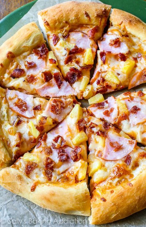 Homemade Hawaiian Pizza, Hawaiian Pizza Recipe, Ham And Pineapple Pizza, Pizza Vegetariana, Homemade Pizza Crust, Pizza Roll, Recipe List, Pineapple Pizza, Dominos Pizza