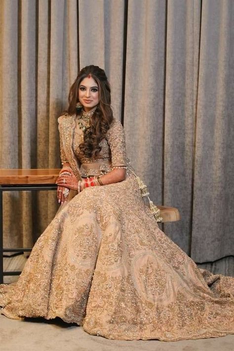 Hair Styles For Lehenga Choli, Party Wear Saree Hairstyle, Hair Style For Lehenga Party, Lehenga Hairstyles Receptions Long Hair, Hairstyles For Gown Dress Indian, Hair Styles With Lehenga, Reception Hairstyles Indian Brides Lehenga, Engagement Looks For Indian Bride Hairstyle, Lehanga Hair Styles For Bride