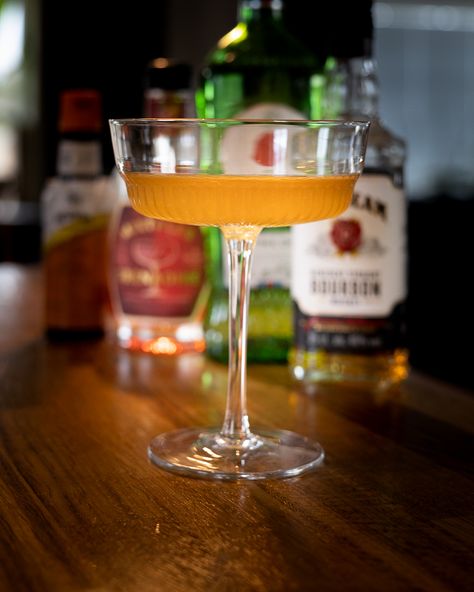 The Scofflaw cocktail is a drink built with bourbon whiskey, dry vermouth, grenadine, angostura bitter orange, and lemon juice. A Prohibition drink! Scofflaw Cocktail Recipe, Scofflaw Cocktail, Prohibition Cocktails, Closet Cooking, Speakeasy Party, Prohibition Era, Dry Vermouth, Glass Of Champagne, Angostura Bitters