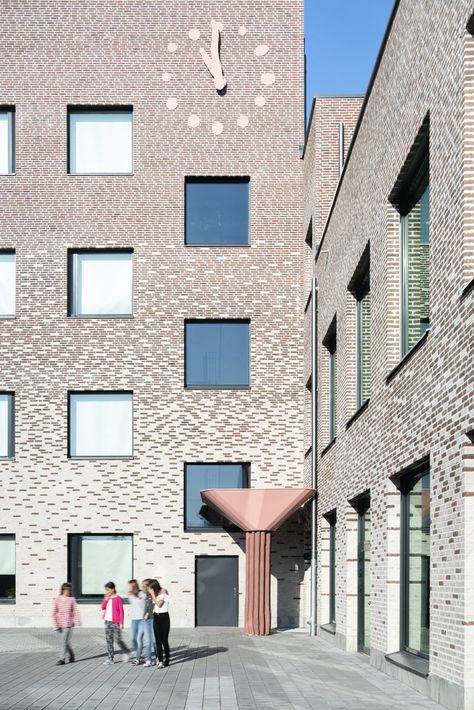 Modern Elementary School, Exhibition Building, Space Gallery, Brick Architecture, School Yard, Brick Facade, School Building, Brick Building, Facade Architecture