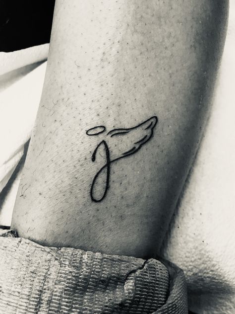 J with angel wings #smalltattooideas #meaningfultattoos #smalltattoosforwomen Small Angel Wing Memorial Tattoo, J Angel Wing Tattoo, J With Angel Wings Tattoo, J Memorial Tattoo, J With Wings Tattoo, Angel Halo Tattoo Ideas, Small Tribute Tattoos, Small Angel Wing Tattoos For Women, Mini Tattoos Angel Wings