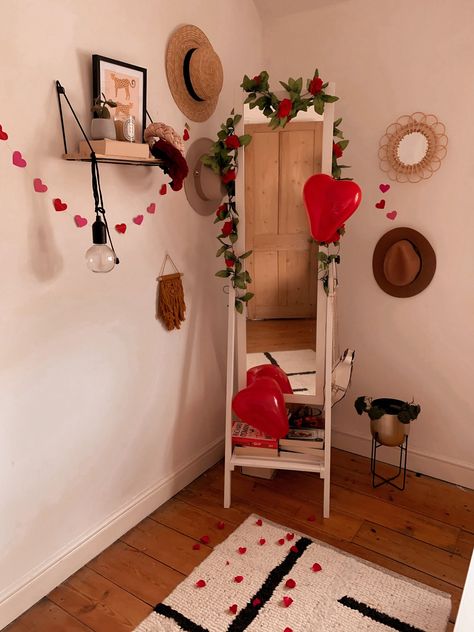 Apartment Valentines Decor, Valentines Apartment Decor, Valentines Bathroom Decor, Valentines Bedroom Decor, Valentines Day Decorations Bedroom, Valentines Day Room Decor, Valentines Room, Valentine Decorating Ideas, Bedroom Decor Simple