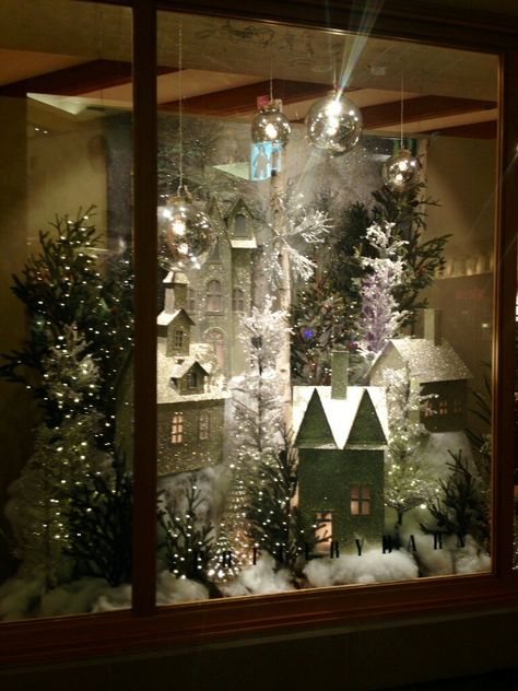 Vintage Christmas Store Windows, Flea Market Displays, Winter Window Display, Window Decorating, Holiday Window Display, Wonder Land, Christmas Window Display, Store Window Displays, Winter Window