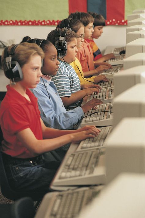 Instead of figuring how to use "Word," and sneaking in a game of Solitaire, kids are now learning coding. Learning Coding, Computer Lessons, Kids Computer, School Computers, Kids News, Classroom Birthday, Classroom Tools, School Technology, Computer Lab