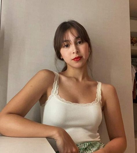 She's so hot. Julia Barretto Fashion, Julia Baretto Aesthetic, Julia Barretto, Korea Fashion, Pretty Face, Celebrity Crush, Camisole Top, Hair Styles, Hair