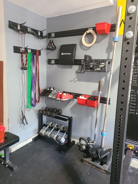 Gym Wall Storage, Gym Storage Ideas, Garage Gym Design, Gym Equipment Storage, Diy Garage Organization, Home Gym Basement, Diy Gym Equipment, Dream Home Gym, Garage Diy