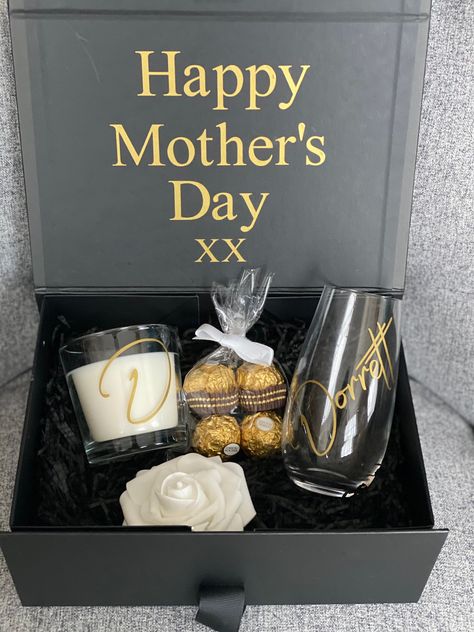 Gifts For 18th Birthday, Mom Box, Creative Gift Baskets, Personalised Gift Box, Mom Gift Basket, Stemless Champagne Flutes, Personalised Gifts Diy, Gift Box Birthday, Congratulations Gift