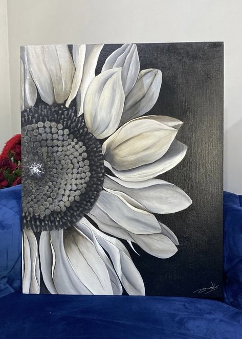 White Sunflower Painting, Sunflower On Canvas, Canvas Reference, Black And White Acrylic Painting, Painting Of A Flower, White Acrylic Painting, Sunflower Black And White, Black Background Painting, White Sunflower