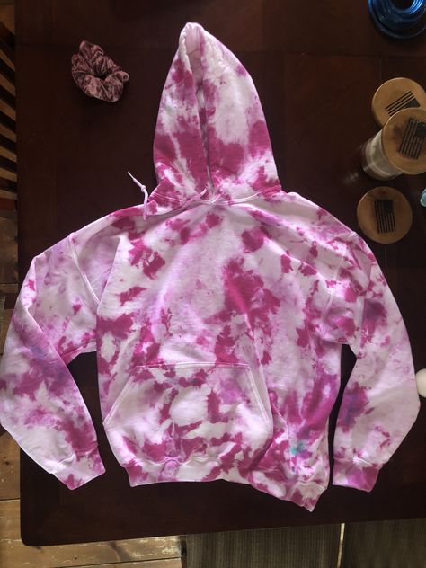 Tulip tye die DIY hoodie Tie Dye Hoodie Diy, Diy Hoodie, Halloween Tie Dye, Hoodie Diy, How To Tie Dye, Dye Hoodie, Evening Tops, Tie Dye Hoodie, Outfit Inspo Fall